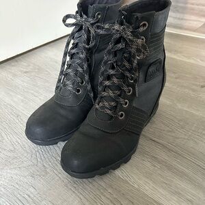 sorel black leather lace-up heeled boots